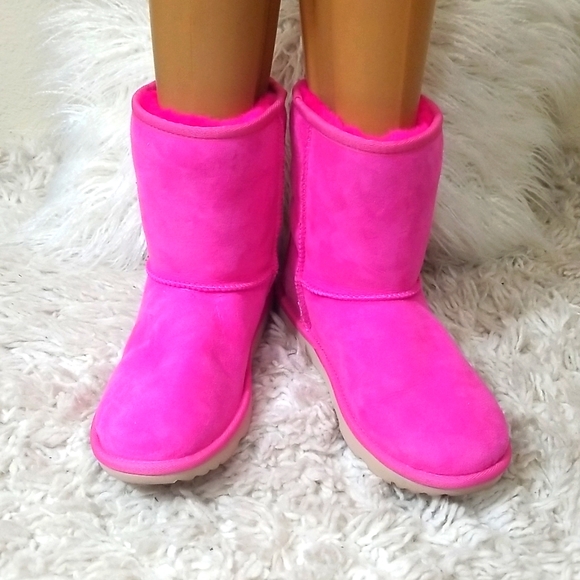 UGG BOOTS - Picture 2 of 11